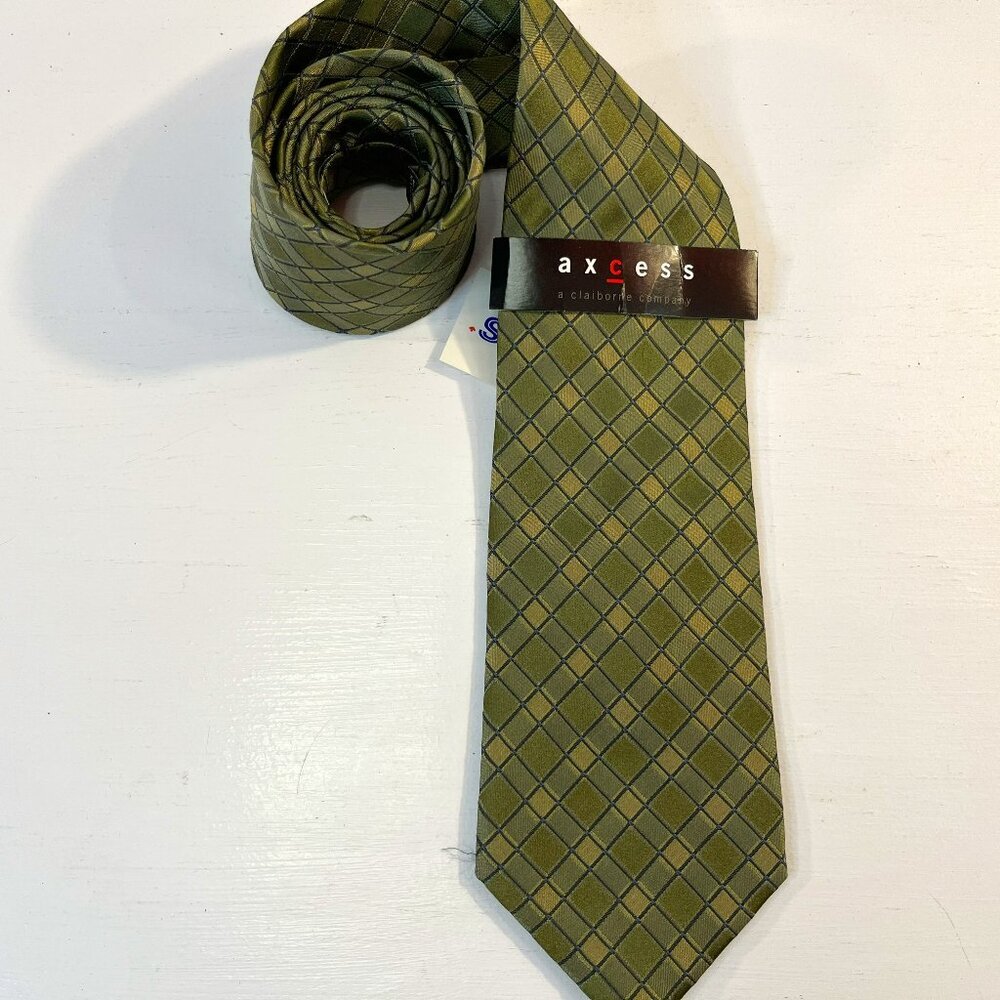 Axcess Claiborne Men's Green Diamond 100% silk Neck Tie - NWT